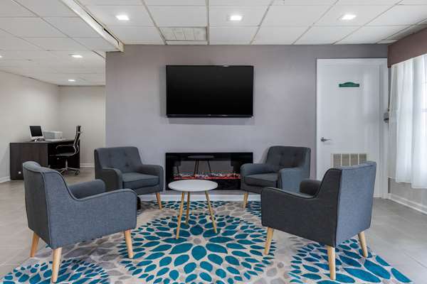  - Econo Lodge at the University Conway