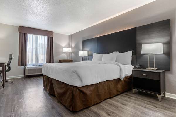  - Econo Lodge at the University Conway