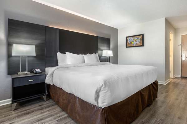  - Econo Lodge at the University Conway