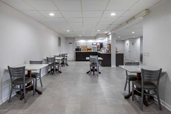 Amenities - Econo Lodge at the University Conway