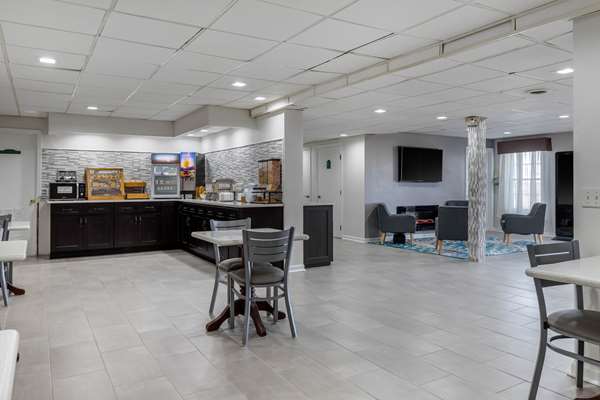 Amenities - Econo Lodge at the University Conway