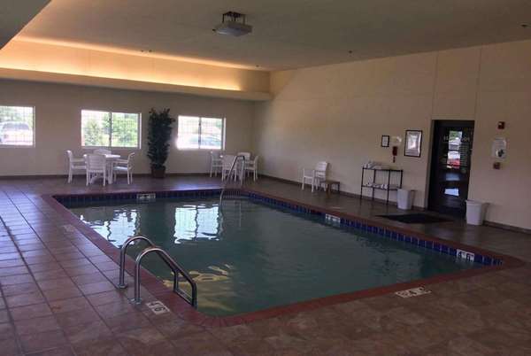 Pool - Baymont Inn & Suites Harlan