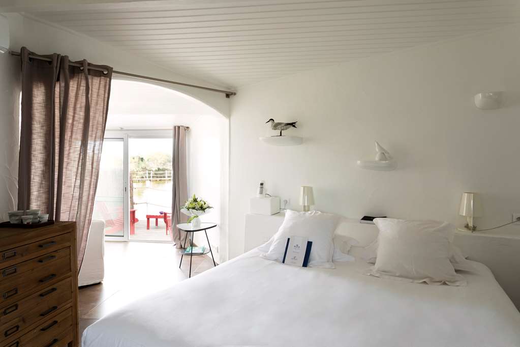 Mas de la Fouque-guestroom-Guest Room,On-Site.jpg