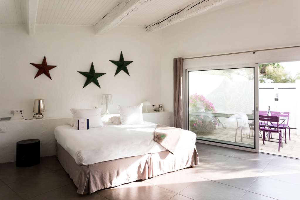 Mas de la Fouque-guestroom-Guest Room,Suite,On-Site.jpg