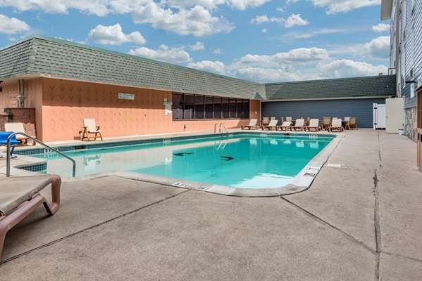 Pool - Comfort Inn & Suites Glen Mills