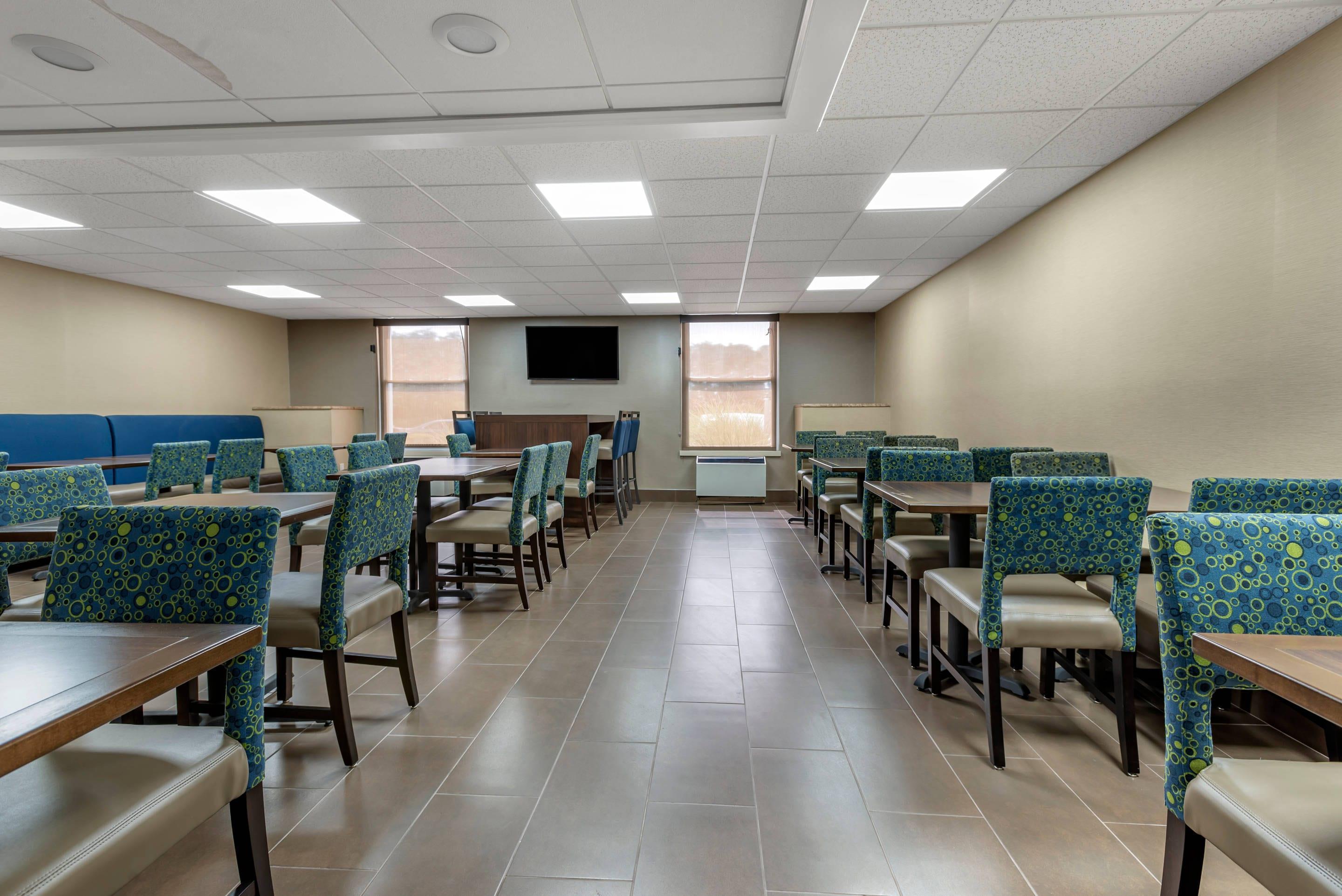 Breakfast area | Comfort Inn & Suites Glen Mills - Concordville
