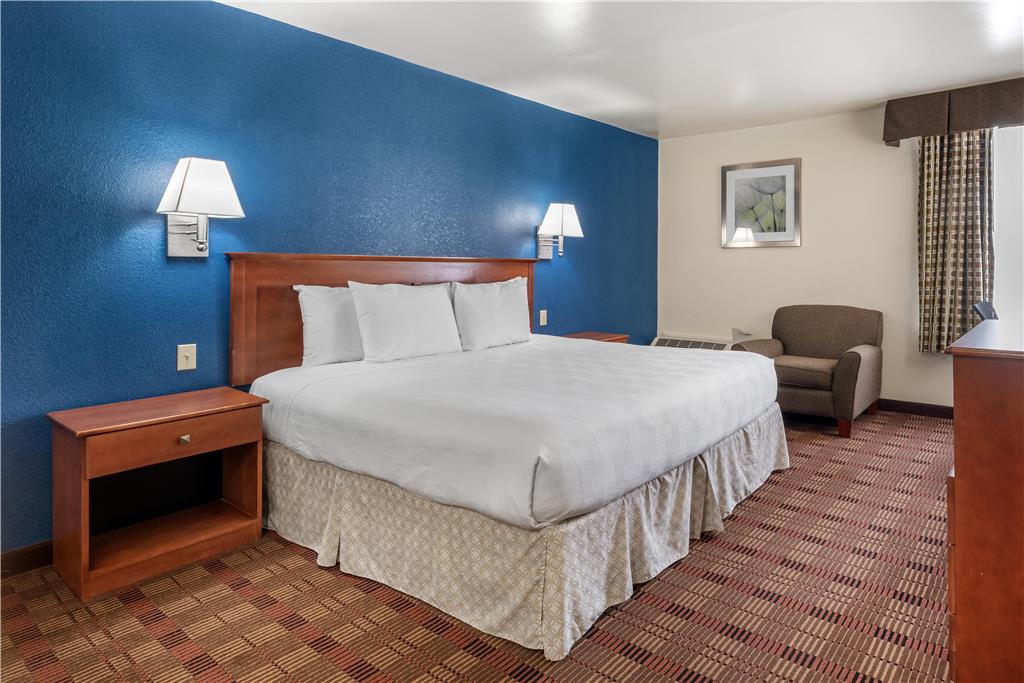 SureStay by Best Western East Brunswick-guestroom-Guest Room,On-Site.jpg