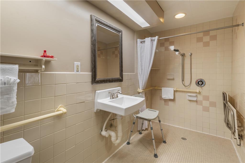 SureStay by Best Western East Brunswick-guestroom-Guest Room,Bathroom,On-Site.jpg