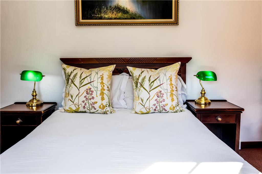 PREMIER HOTEL HIMEVILLE ARMS-guestroom-Guest Room,On-Site.jpg