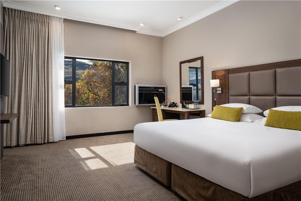 PREMIER RESORT SANI PASS-guestroom-Guest Room,On-Site.jpg