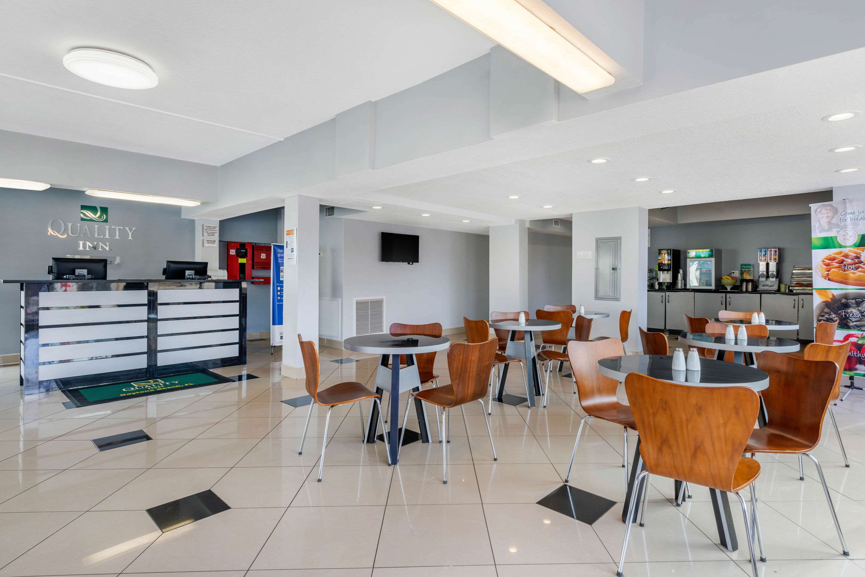 Breakfast area | Quality Inn Daytona Beach Oceanfront