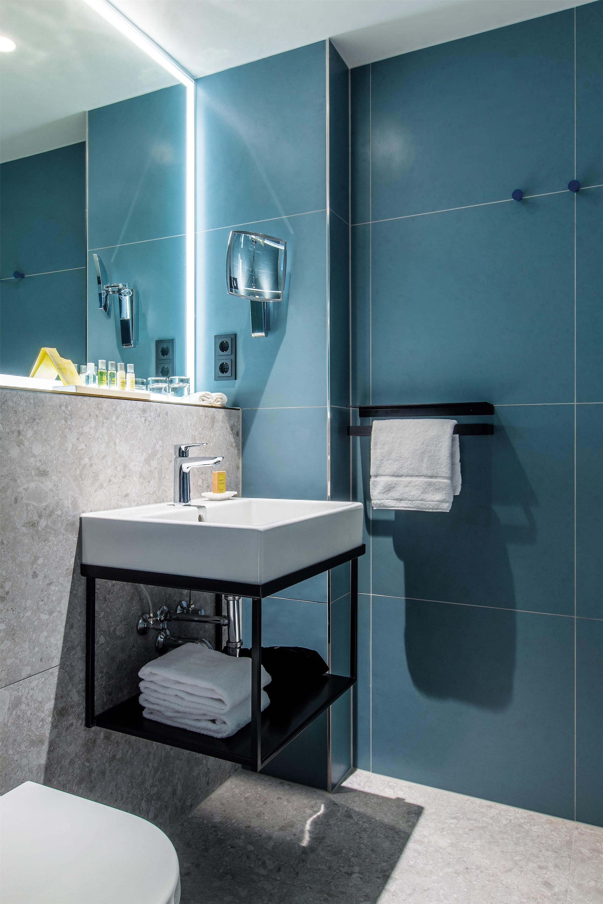 Hilton Garden Inn Mannheim Room Type - KING DELUXE ROOM