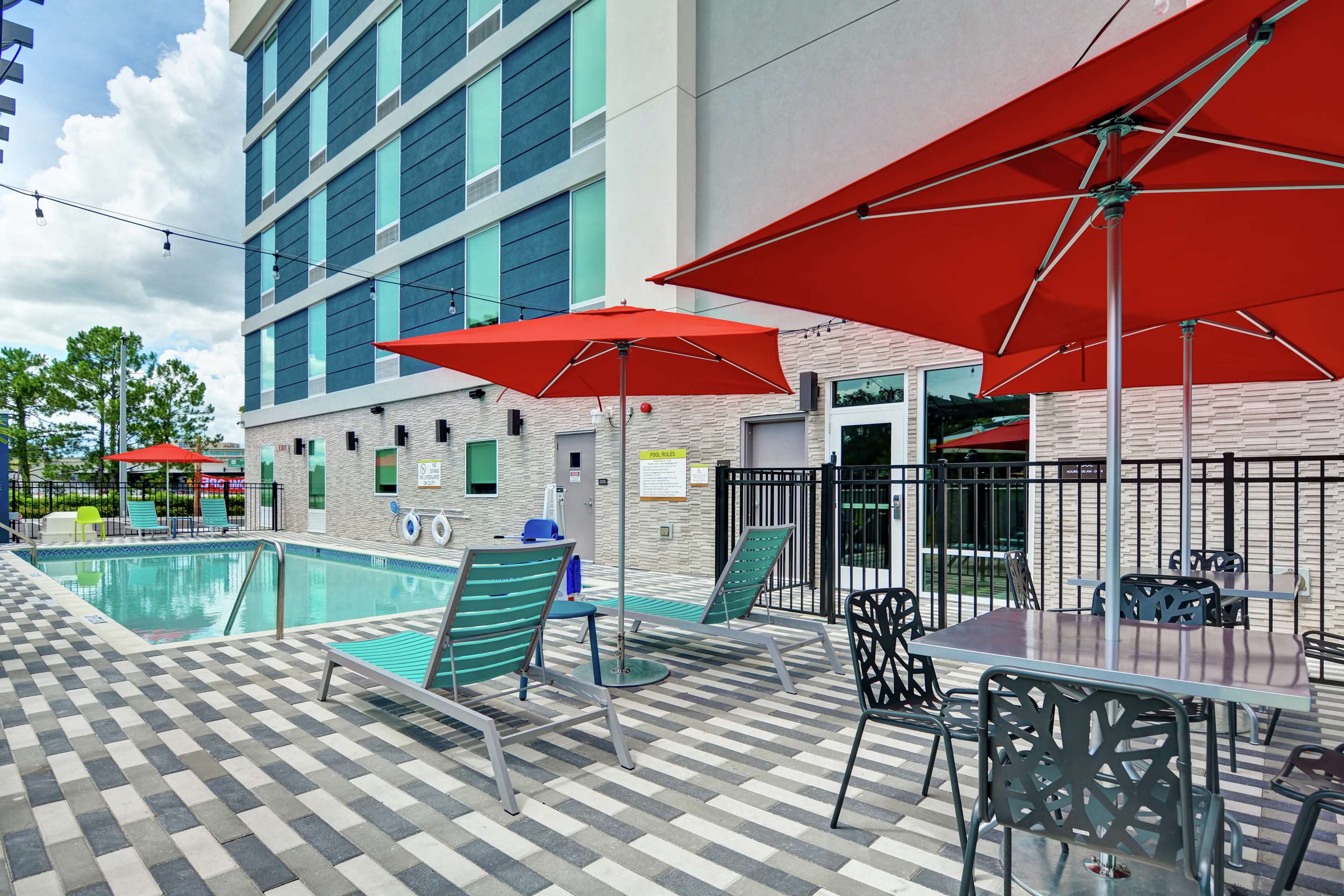 Pool | Home2 Suites by Hilton Jacksonville-South/St. Johns Town Ctr
