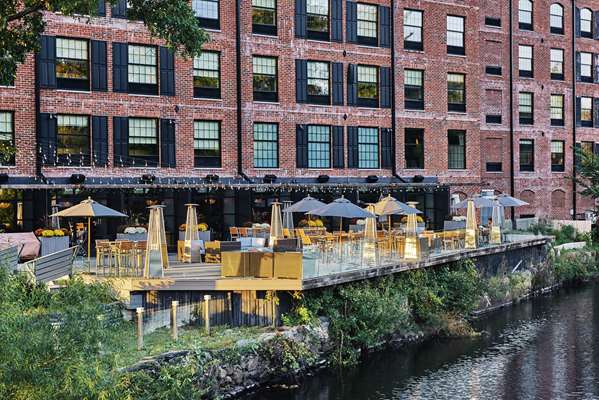 Restaurant - NYLO Hotel Warwick