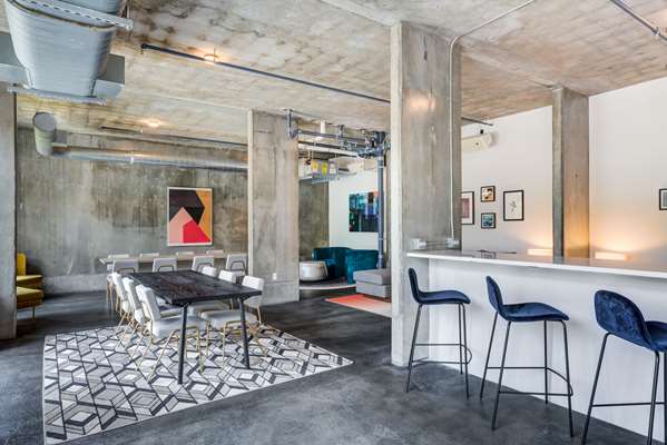 Bar - NYLO Hotel Warwick