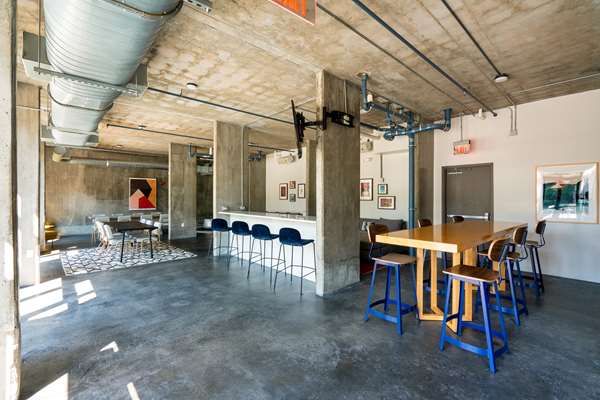 Bar - NYLO Hotel Warwick