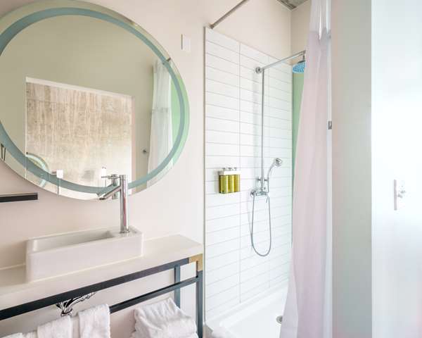  - NYLO Hotel Warwick