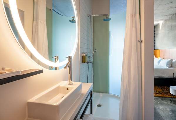  - NYLO Hotel Warwick