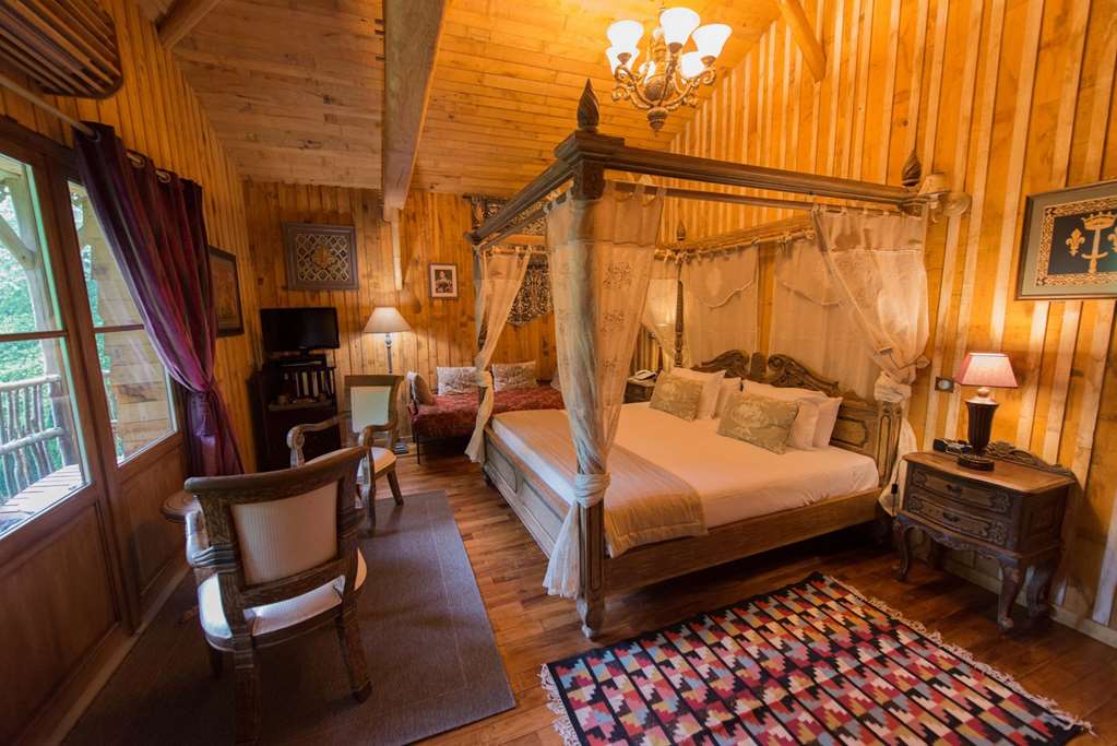 Chateau du Boisniard-guestroom-Guest Room,On-Site.jpg