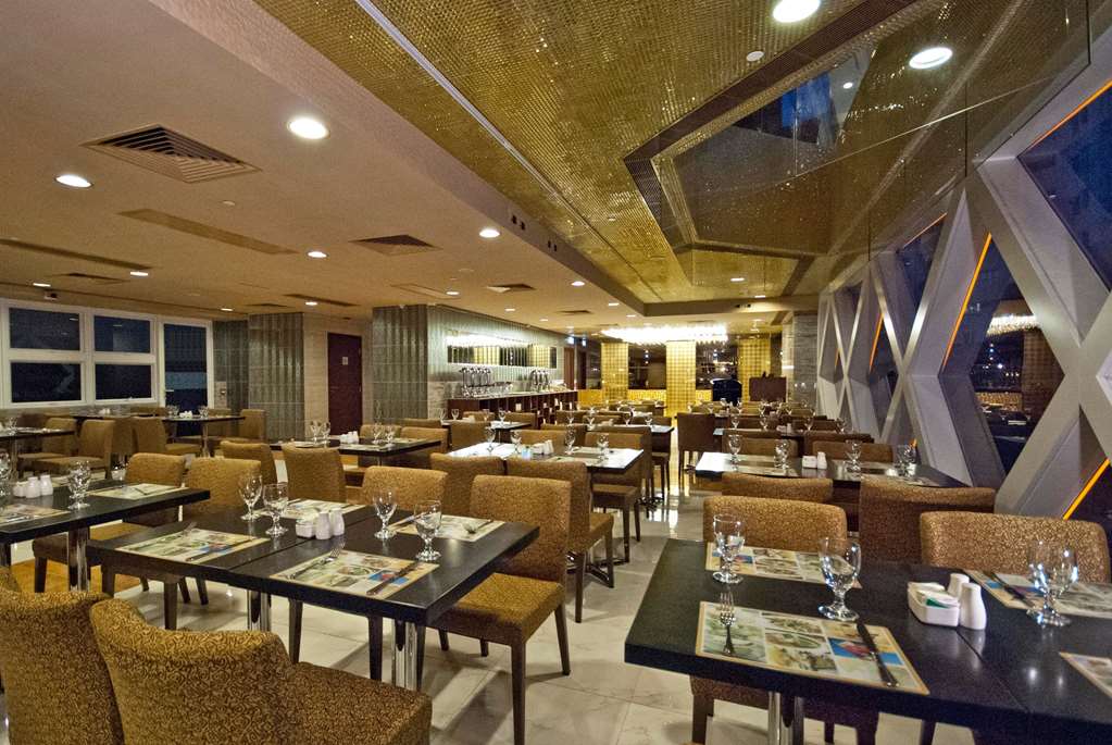 RAMADA BY WYNDHAM HONG KONG HARBOUR-guestroom-Dining,Dining Area,Café,On-Site.jpg