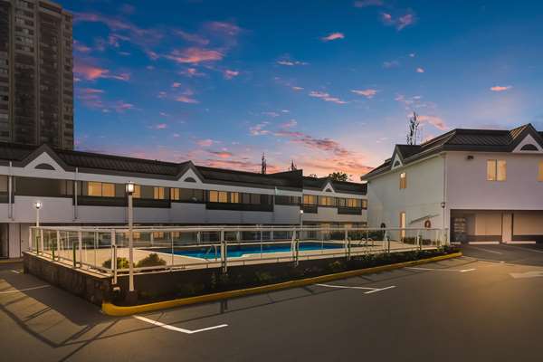 Exterior view - SureStay Hotel by Best Western North Vancouver Capilano