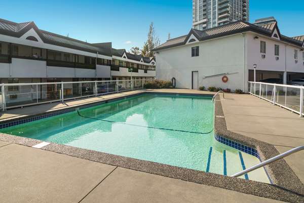Pool - SureStay Hotel by Best Western North Vancouver Capilano
