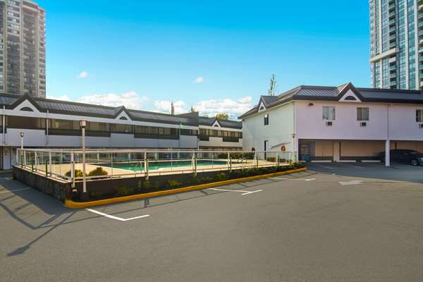 Exterior view - SureStay Hotel by Best Western North Vancouver Capilano