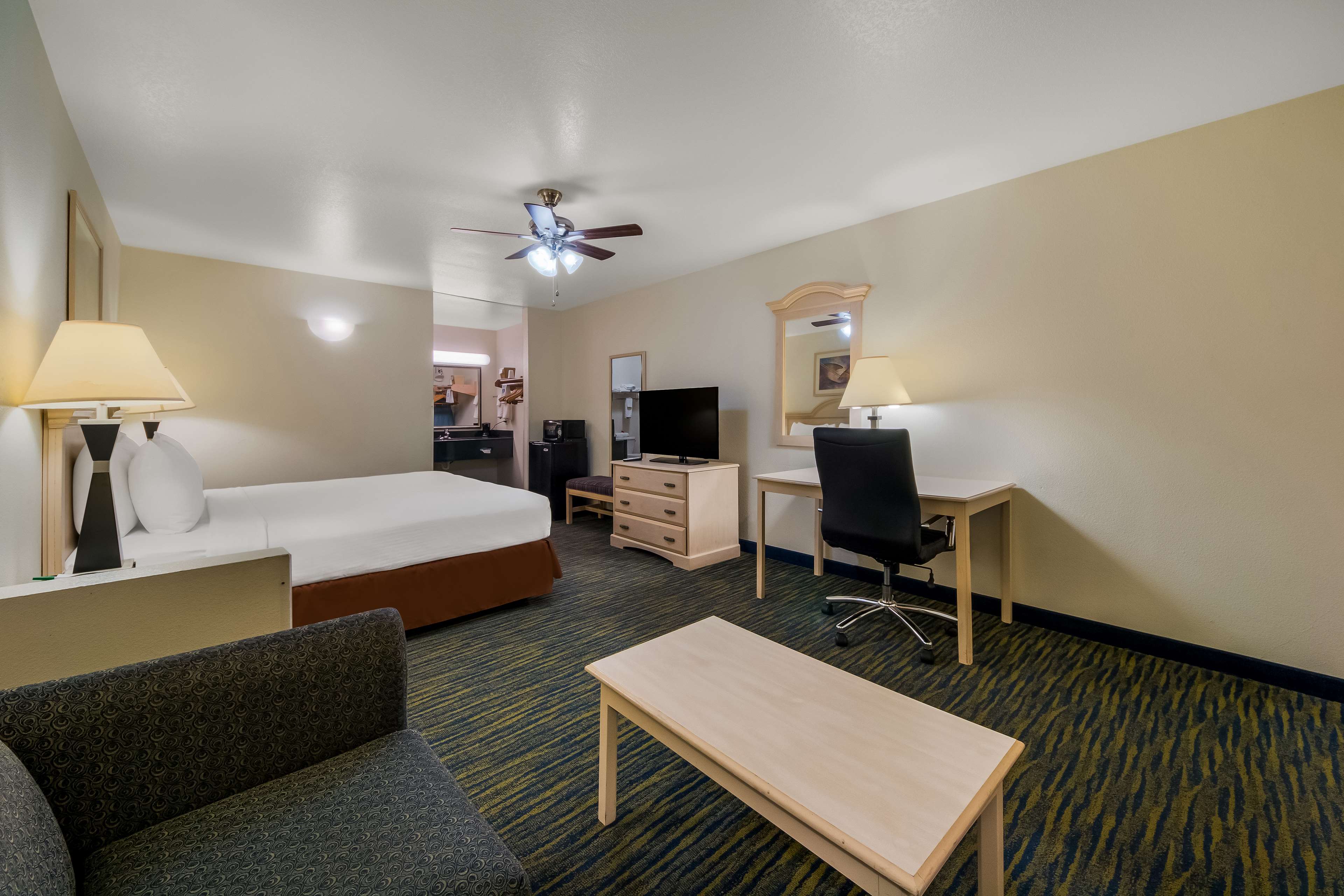 SureStay Hotel by Best Western Falfurrias Room Type - 1 King Bed, Non-Smoking, Microwave And Refrigerator, Wi-Fi, Full Breakfast SureStay Hotel by Best Western Falfurrias Room Type - 1 King Bed, Non-Smoking, Microwave And Refrigerator, Wi-Fi, Full Breakfast