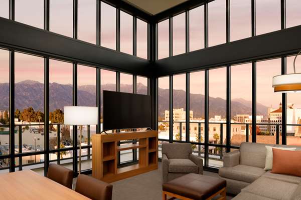 Suite - Hyatt Place Hotel Pasadena - I-210, Exit 25A