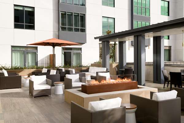 Pool - Hyatt Place Hotel Pasadena - I-210, Exit 25A