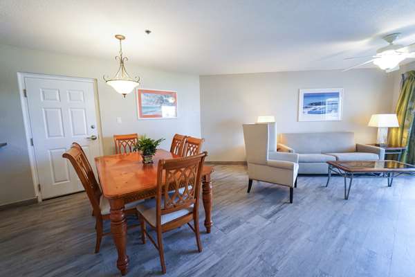 Suite - Grand Caymanian Resort