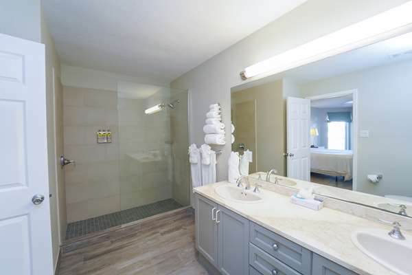 Suite - Grand Caymanian Resort