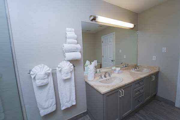 Suite - Grand Caymanian Resort