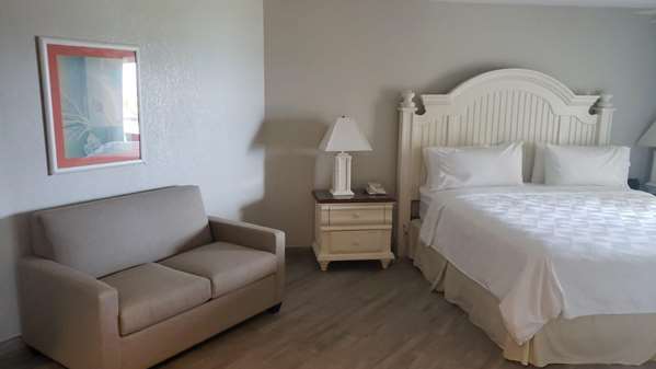 Suite - Grand Caymanian Resort