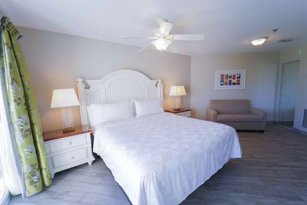 Suite - Grand Caymanian Resort