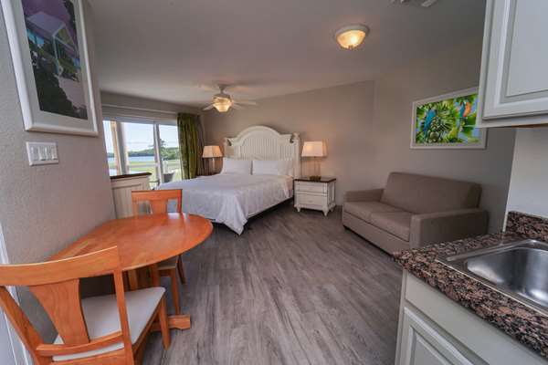 Suite - Grand Caymanian Resort