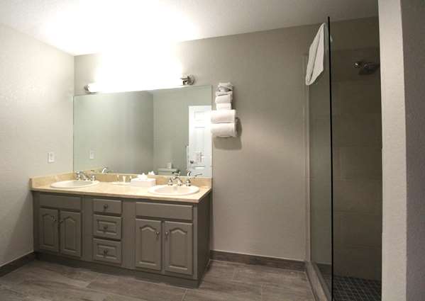 Suite - Grand Caymanian Resort