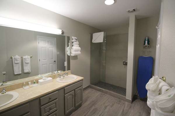 Suite - Grand Caymanian Resort