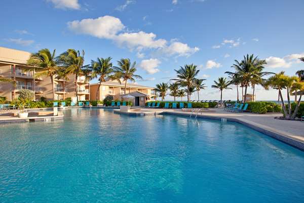 Pool - Grand Caymanian Resort