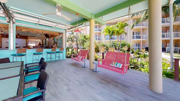 Restaurant - Grand Caymanian Resort