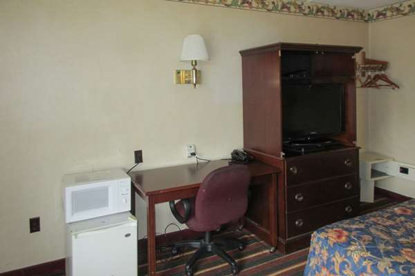  - Rodeway Inn Dunmore - I-81, Exit 188