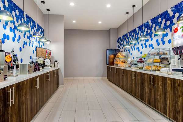  - La Quinta Inn & Suites Northlake - I-35, Exit 70