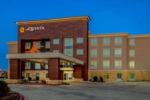 Exterior view - La Quinta Inn & Suites Northlake - I-35, Exit 70