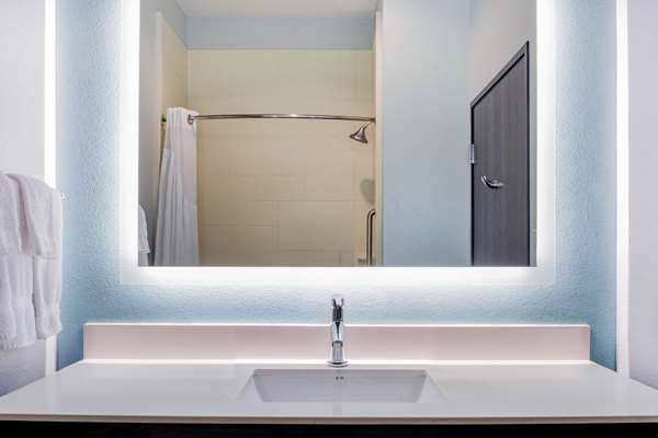  - La Quinta Inn & Suites Northlake - I-35, Exit 70