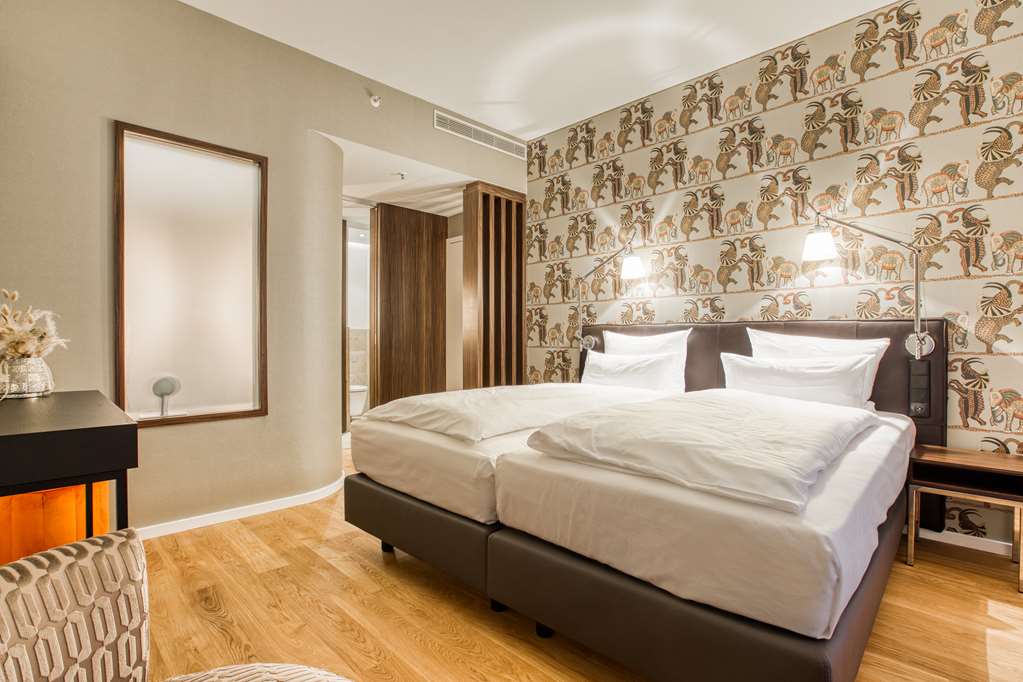 PARKHOTEL HEILBRONN-guestroom-Guest Room,Bed,Bedding,Suite,Indoor/Interior,On-Site,Décor detail,Summer,View from room.jpg