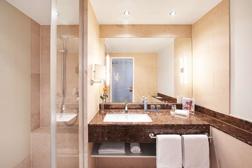 PARKHOTEL HEILBRONN-guestroom-Guest Room,Bathroom,On-Site.jpg