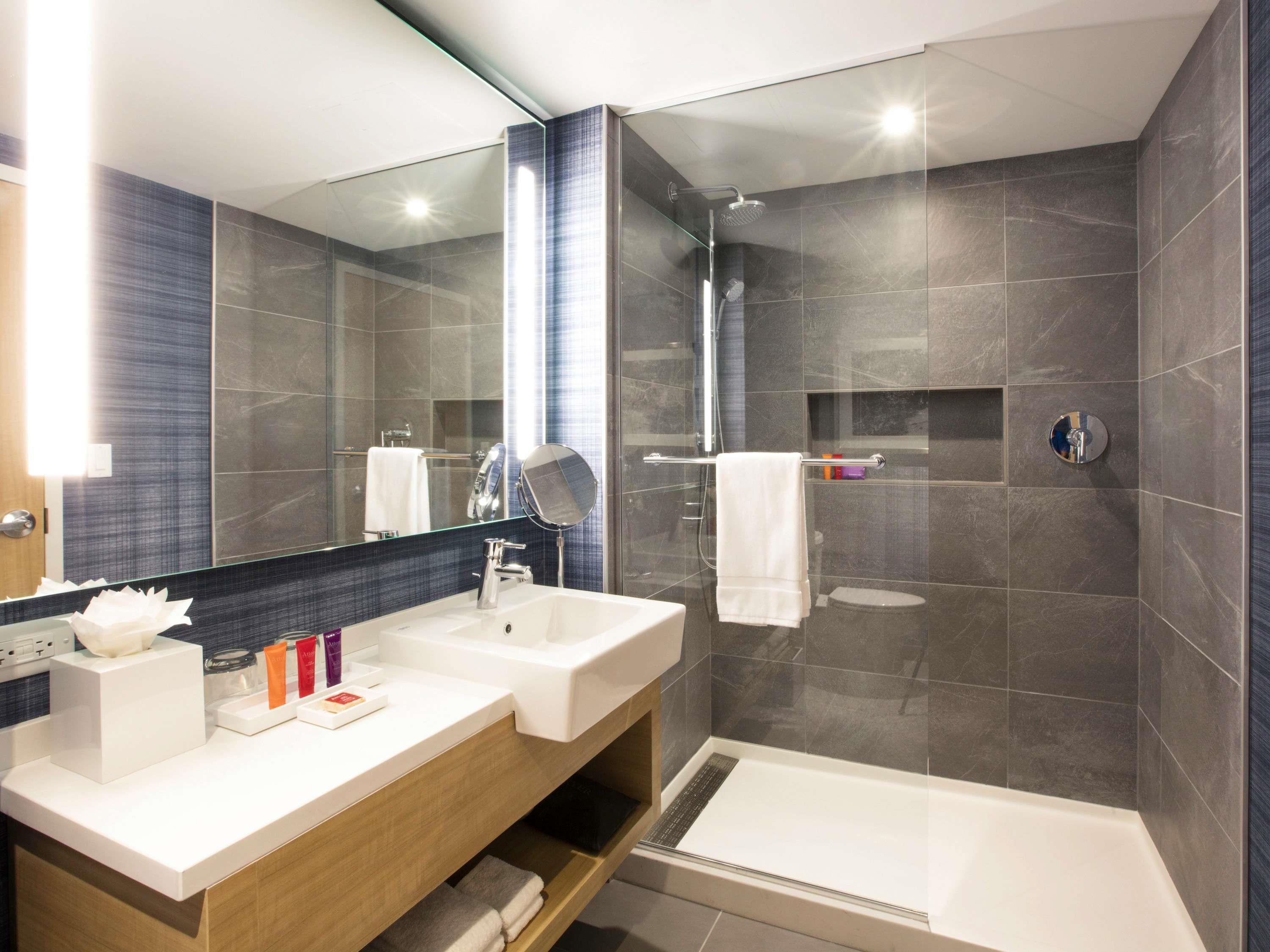 Novotel Miami Brickell Room Type - SUPERIOR BAY VIEW ROOM 2 Queens Hearing accessible, 355SF-32SM, Bay view