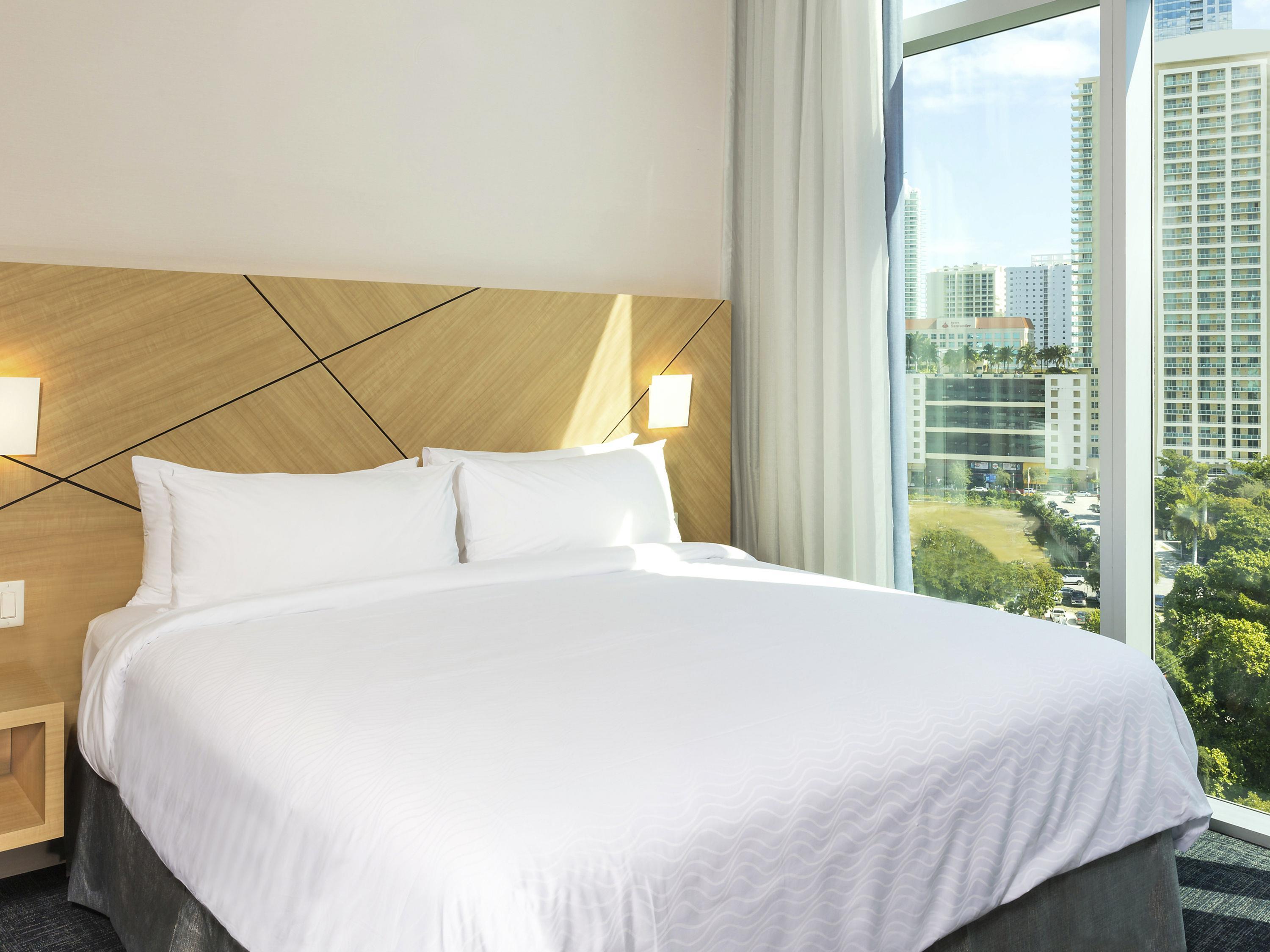 Novotel Miami Brickell Room Type - SKYLINE 1BR SUITE 1 King Mobility and Hearing accessible, Roll-in Shower, 968SF-89SM, Bay view
