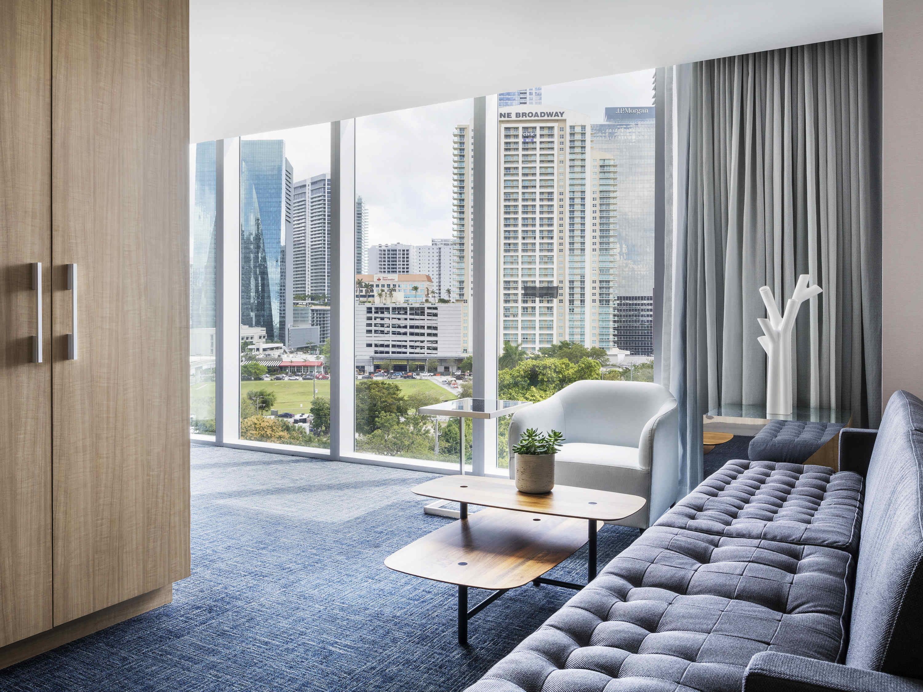 Novotel Miami Brickell Room Type - EXECUTIVE 1 BEDROOM SUITE 1 King Mobility accessible, Roll-in Shower, 463SF-43SM, City view