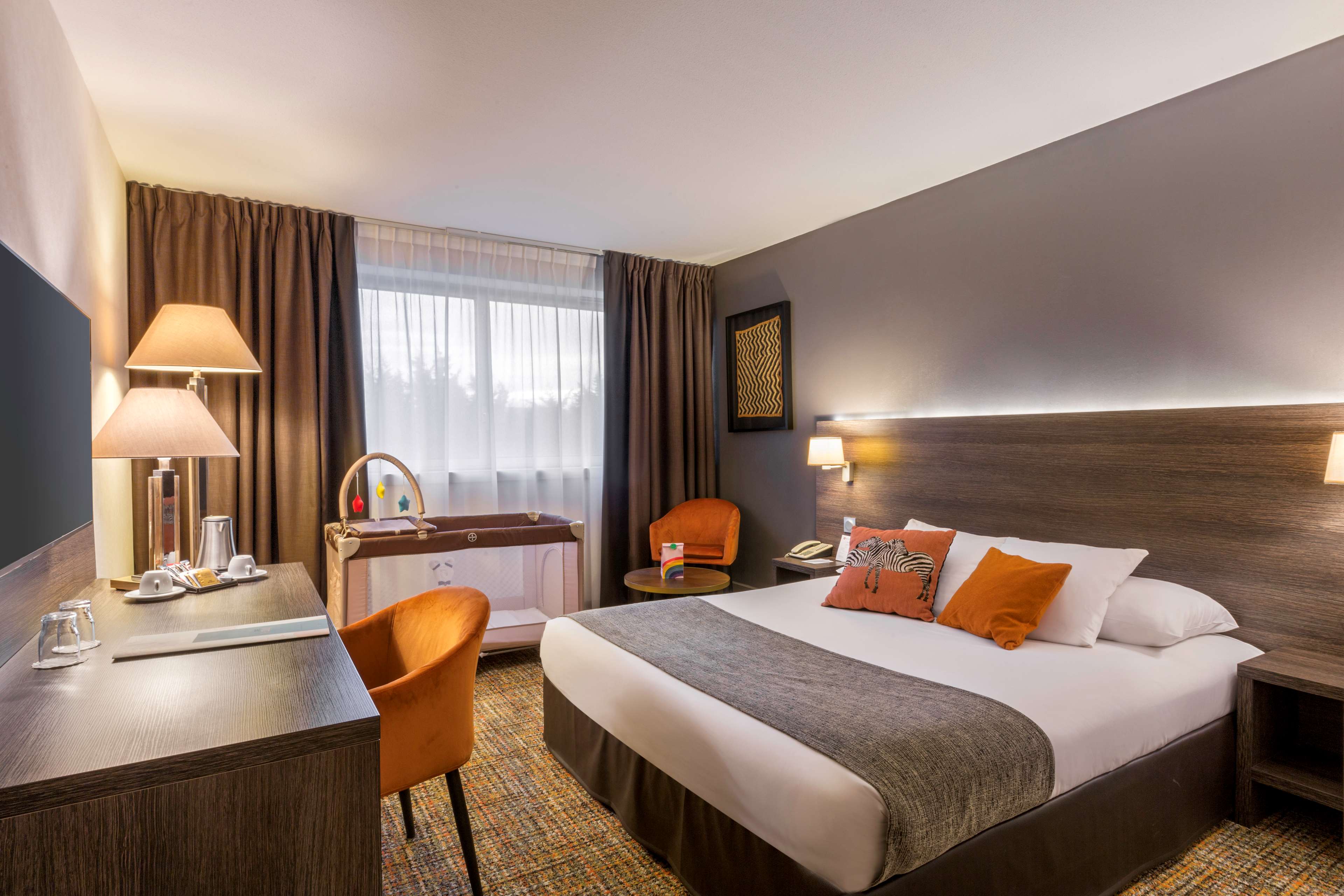 Best Western Plus Hotel Admiral - Tap to explore photos